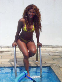 Thick ebony exhibitionist